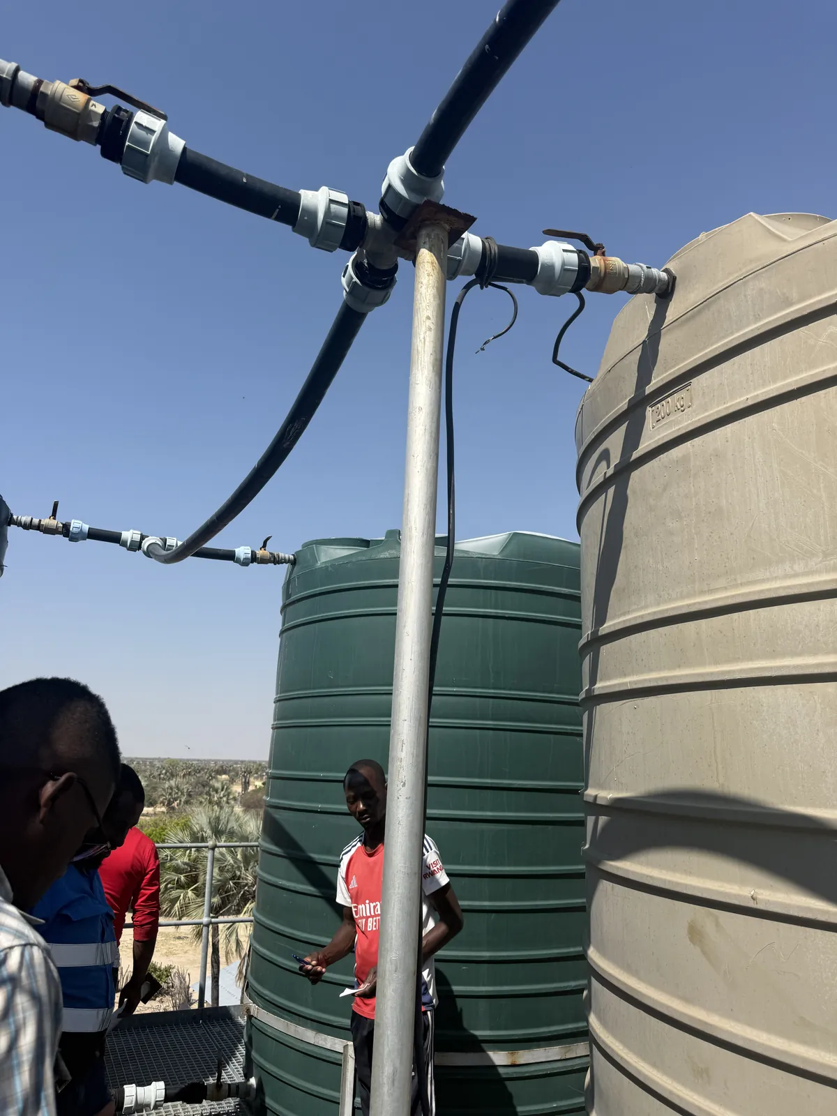 Piping and fittings on a tank installation